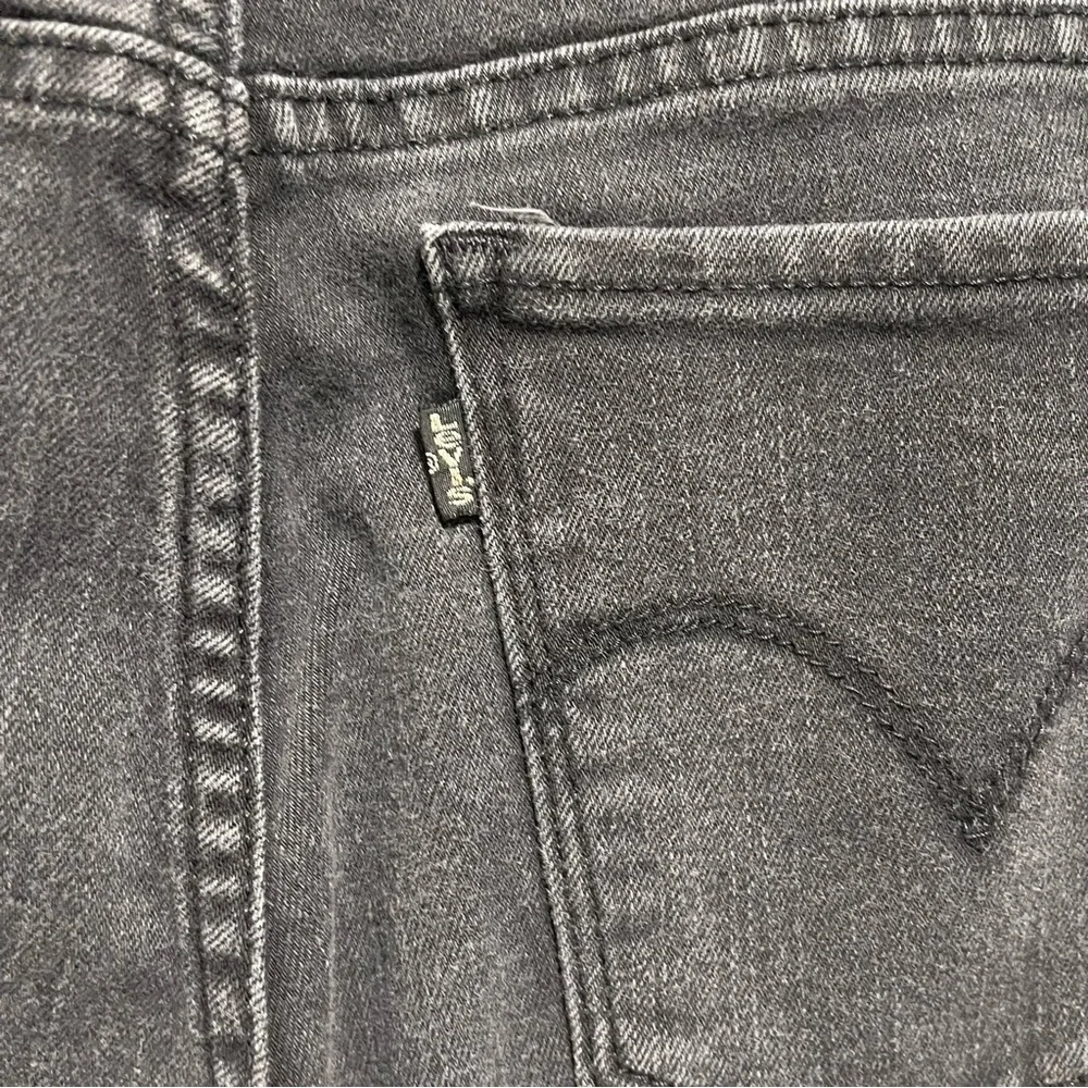 Levi's 720 Mid Rise Super Skinny Jeans in Black Size 28